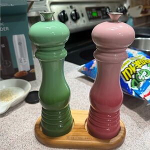 Le Creuset Salt & Pepper Mill (exclude wood plate)